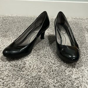 Life Stride shiny black heels